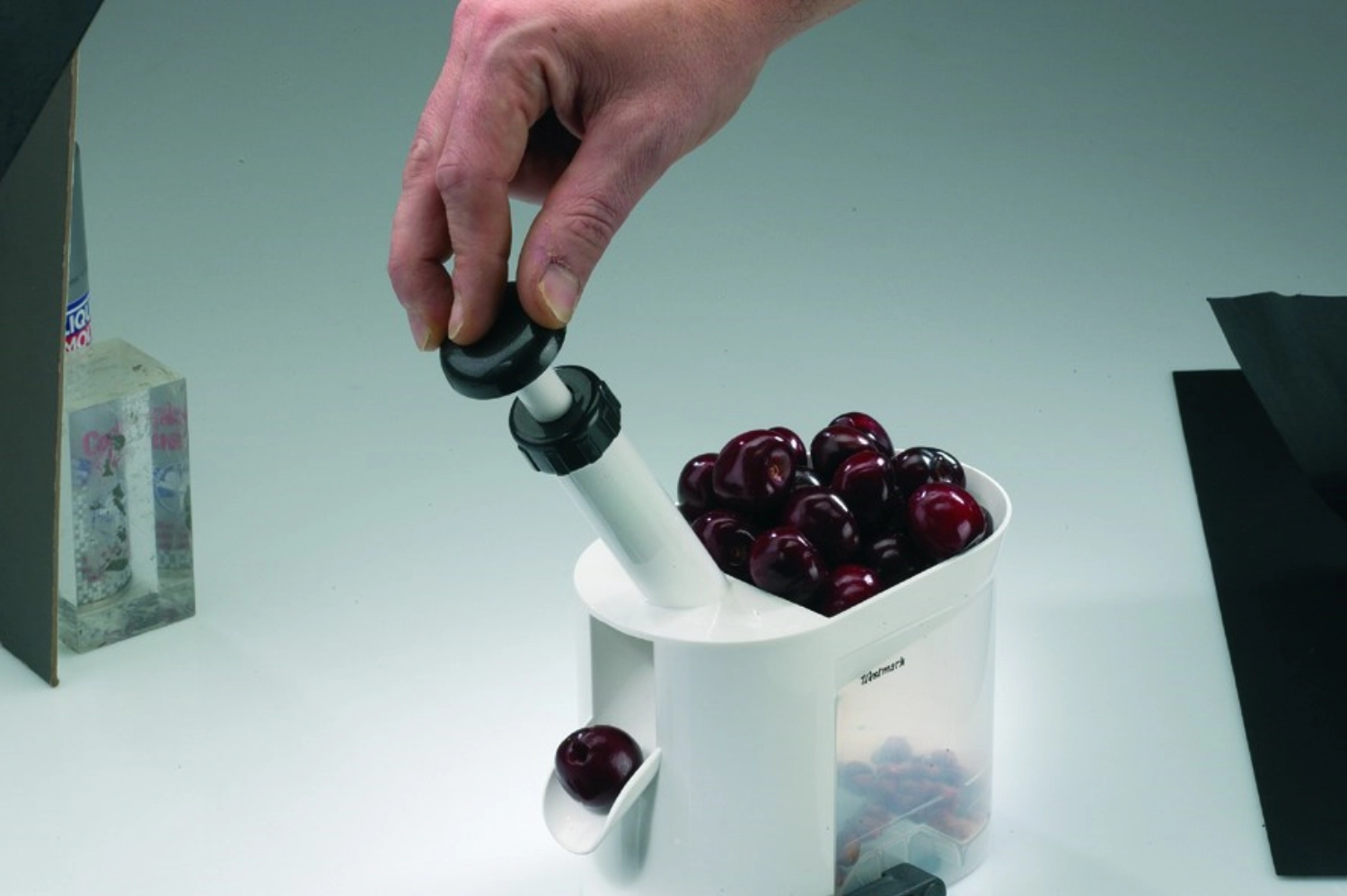 Dénoyauteur de cerises, blanc, 21.5x20x9.5cm