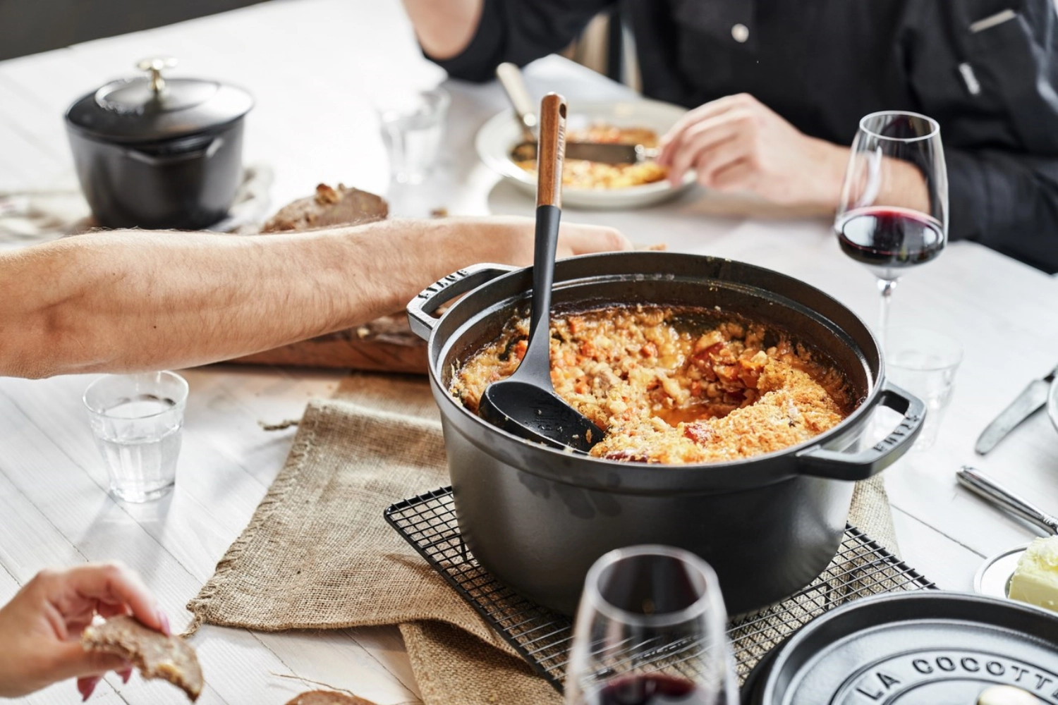 Cocotte 28 cm, ronde, noir, fonte 6.7l