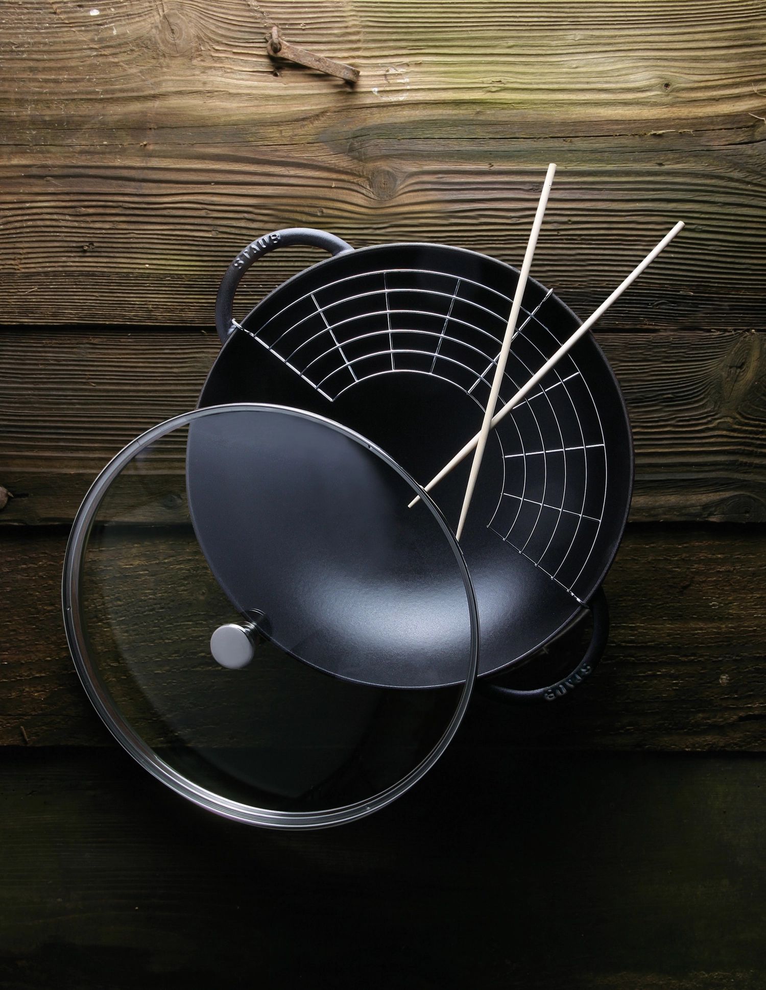 Wok noir avec couvercle en verre 5.7lt, 37cm