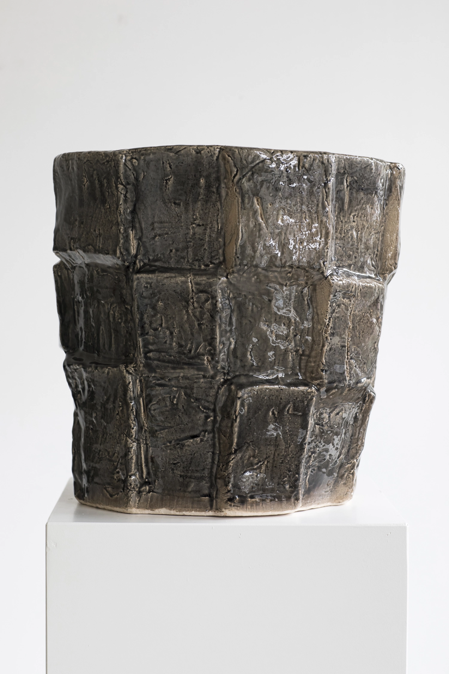 Bela Silva Look At Me Blumentopf D42.5 H42 cm Dark Gray