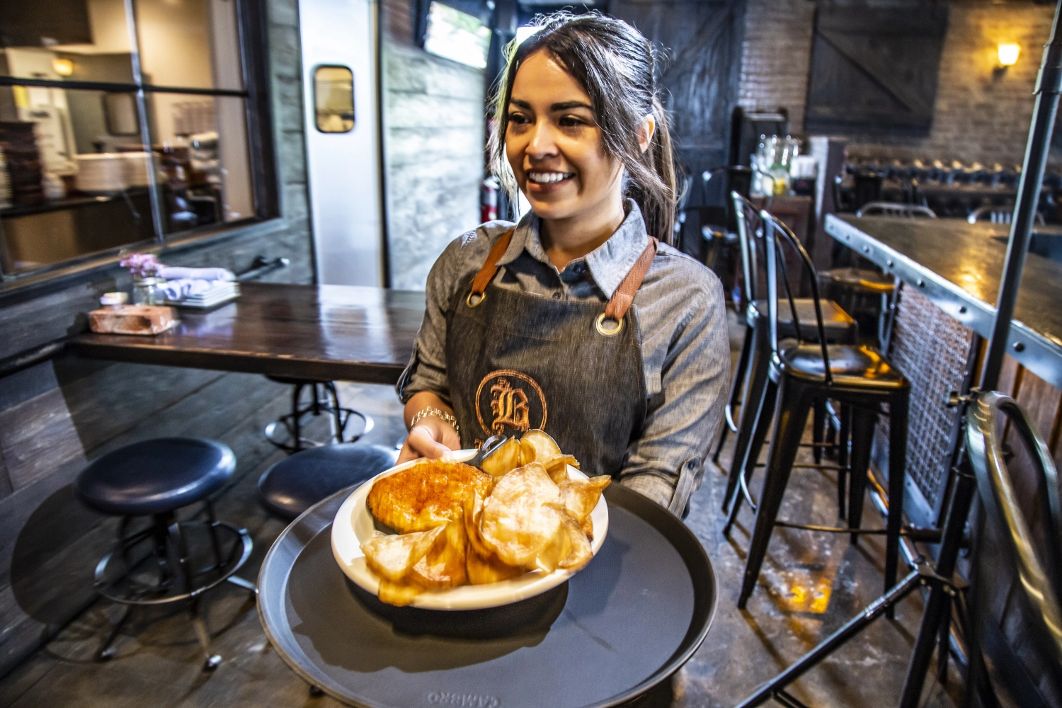 Plateau camtread rond 40.5cm noir antidérapant