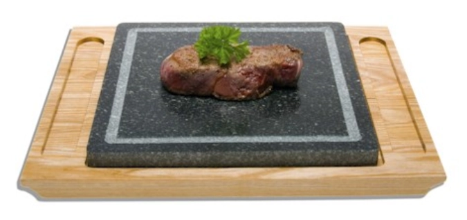 Assiette en stéatite avec sous-assiette en bois, 34x28cm