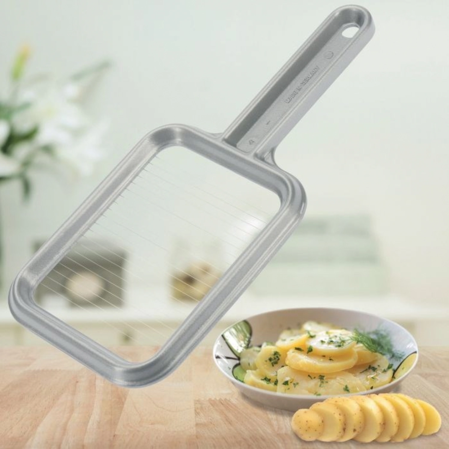 Rondex Retro Coupeuse de pommes de terre en robe des champs