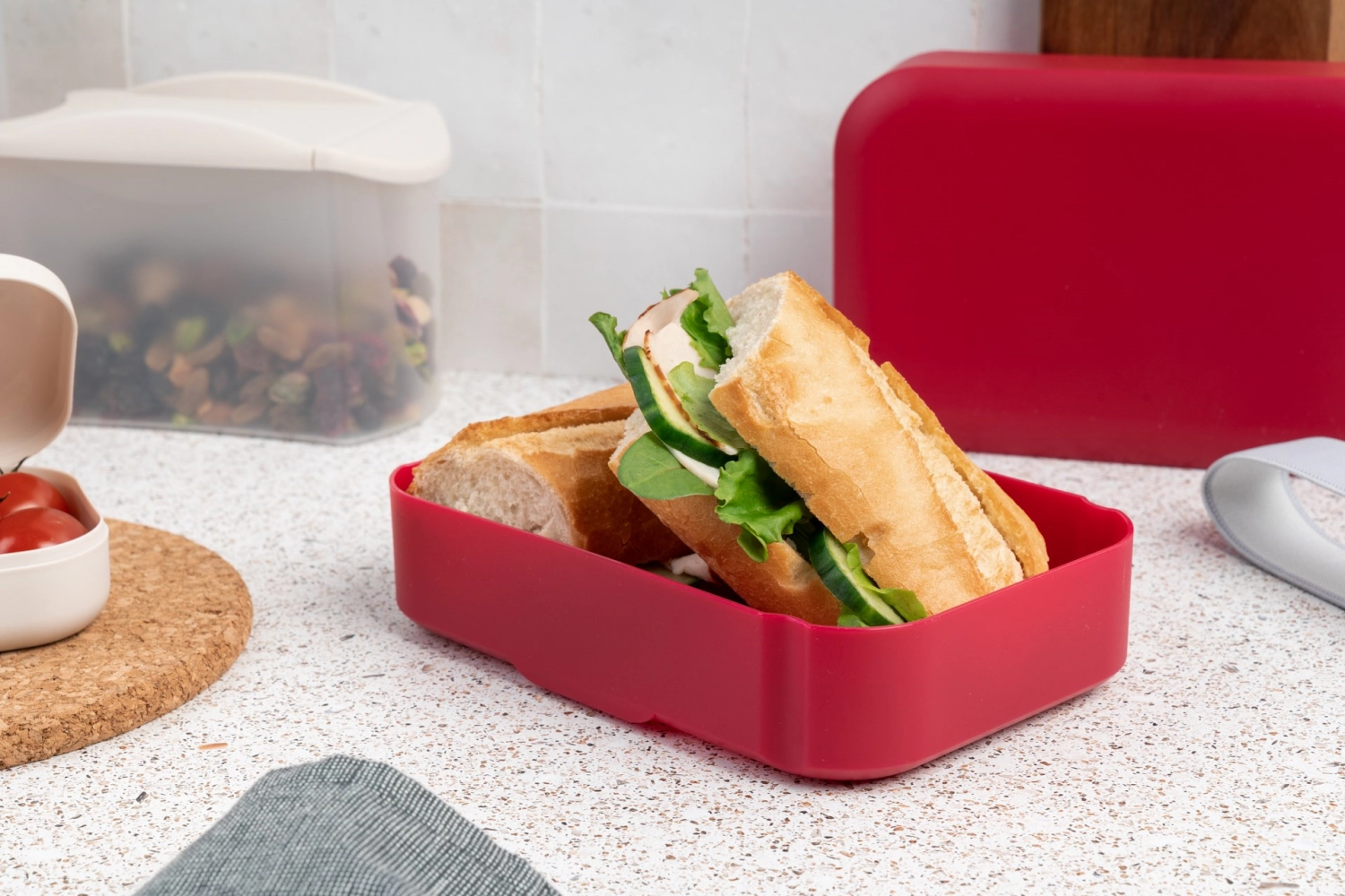 Amuse basic boîte à lunch moyenne 185x125x50 ruby