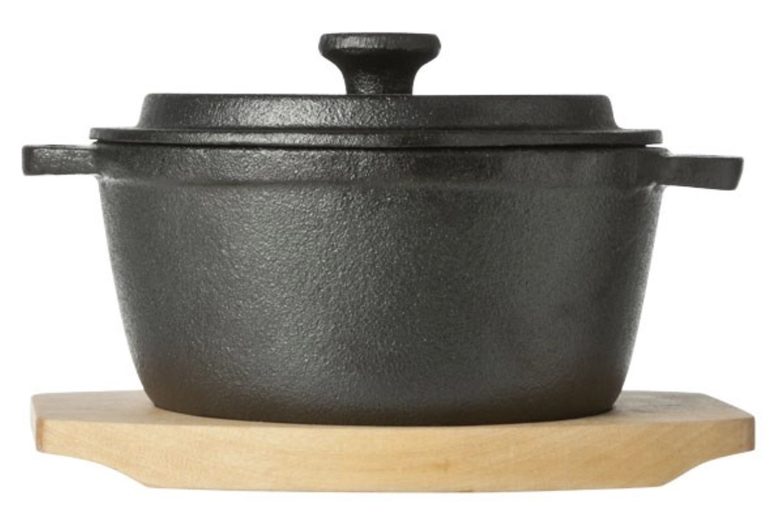Kasserolle m. Deckel 13.5cm auf Holzbrett