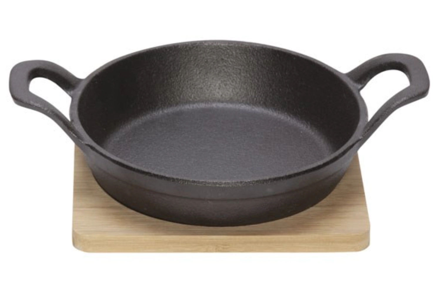 Gusseisengratinschale 16cm auf Holzbrett