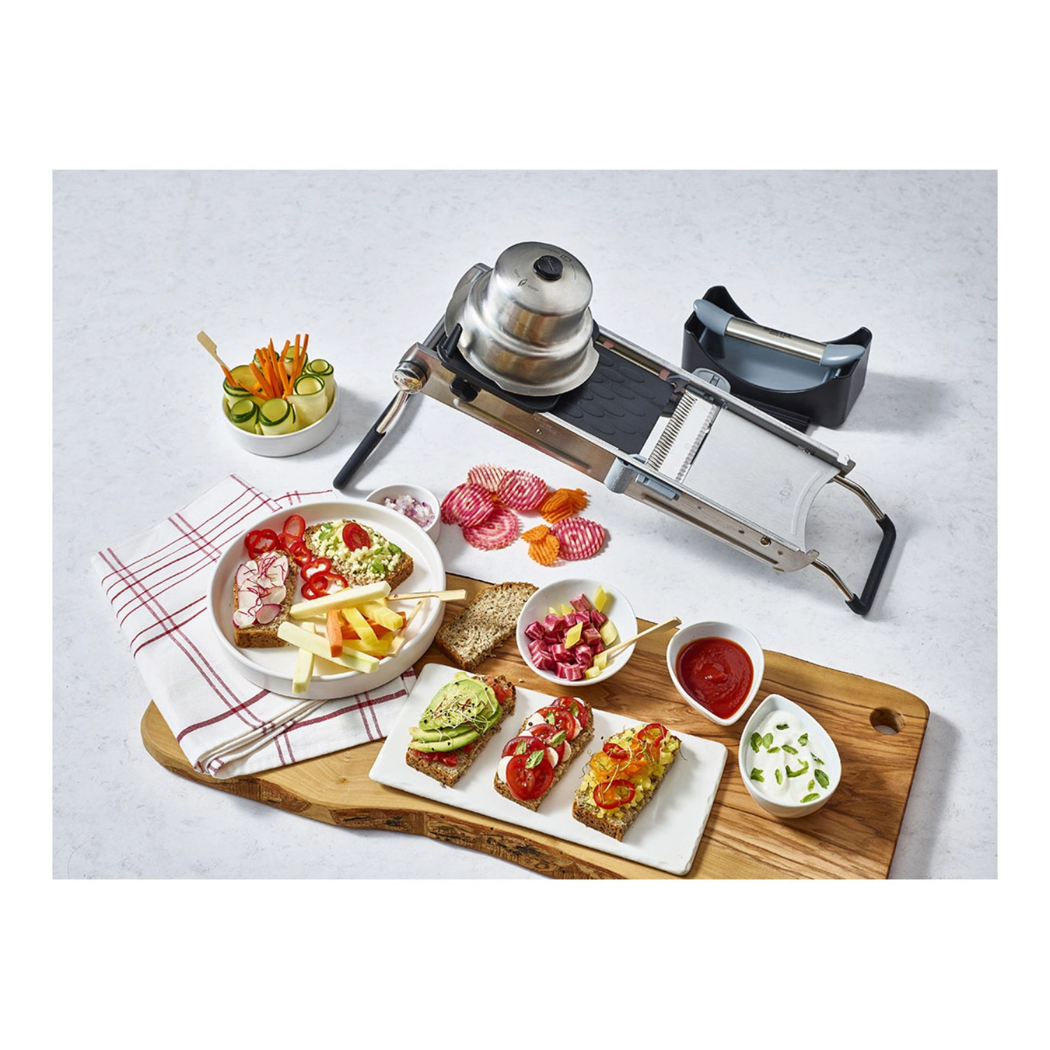 Ultra REVOLUTION Mandoline Master mit 6 Juliennes Klingen