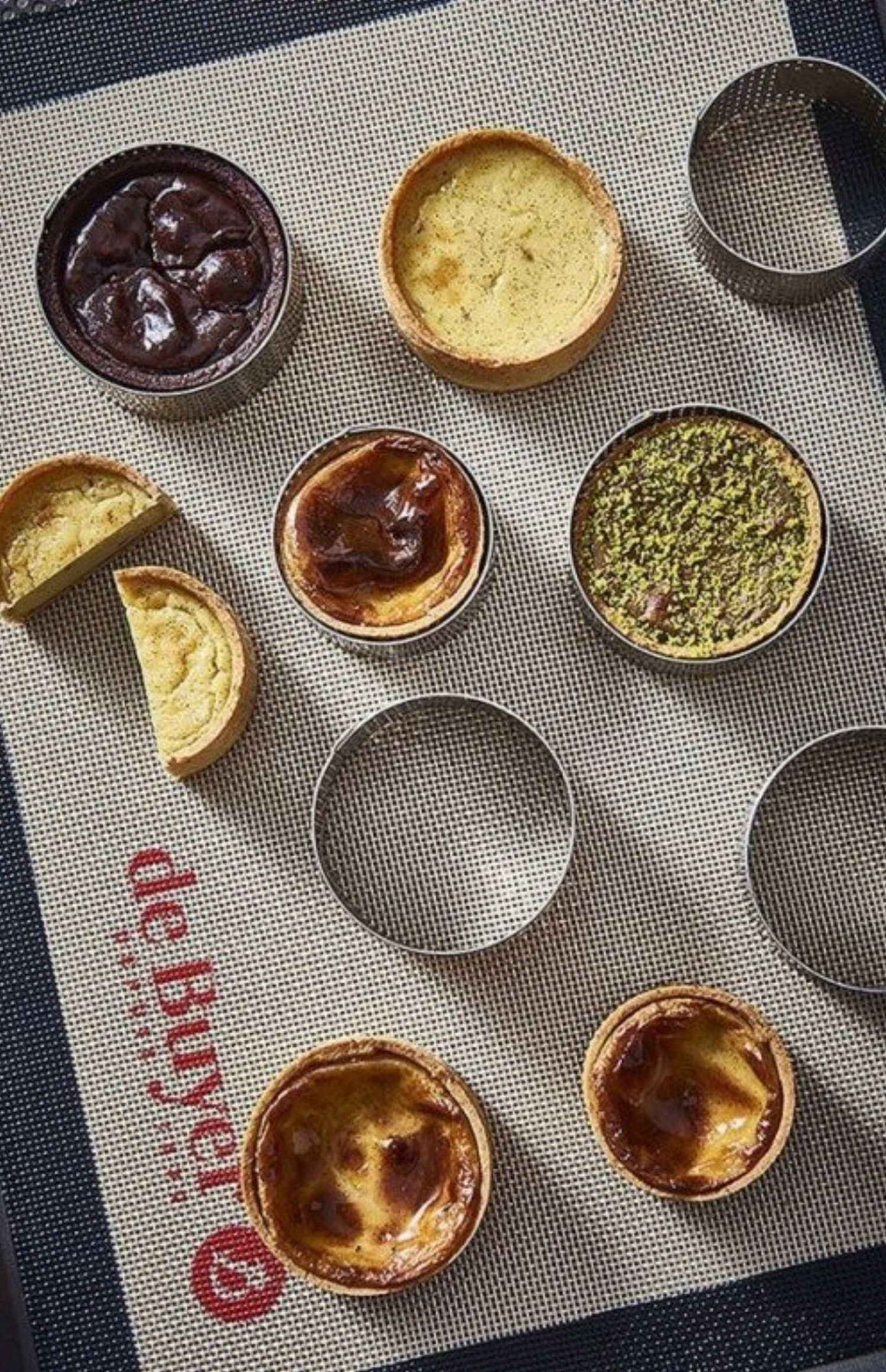 Gelochter Tortenring mit geradem Rand