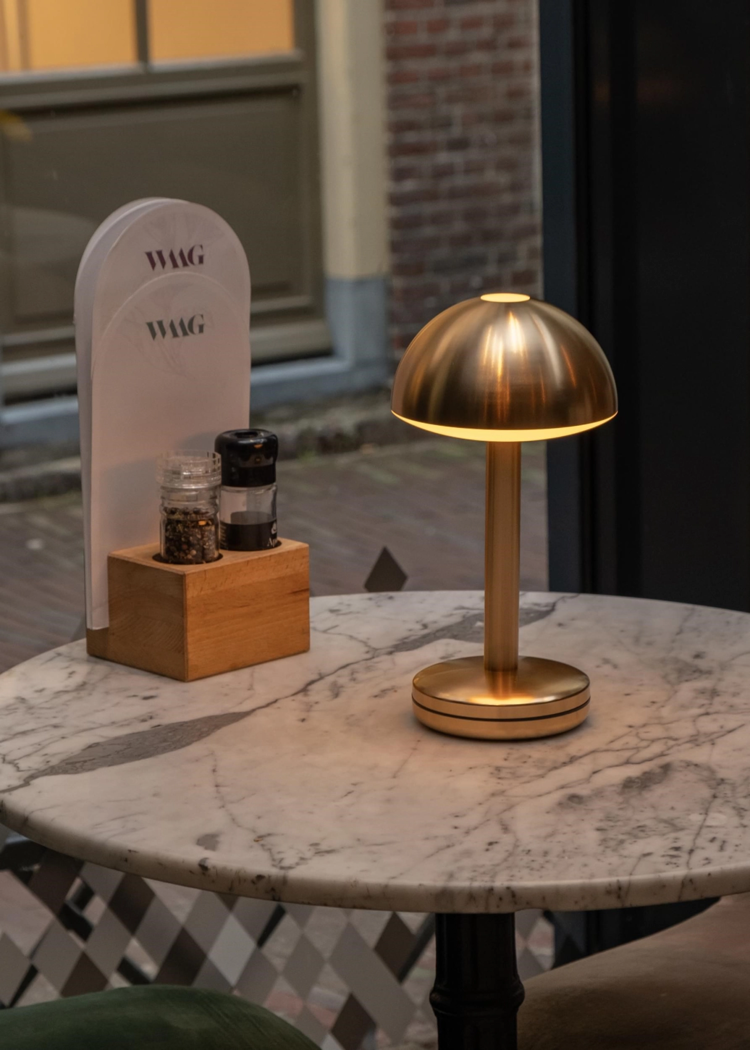 Bug Tischlampe