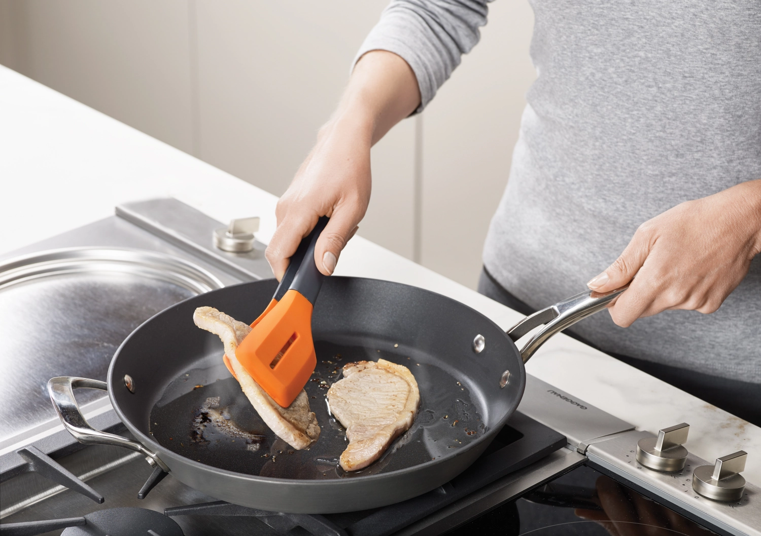 Pince à retourner, gris orange, 30x6.5x2.8 cm