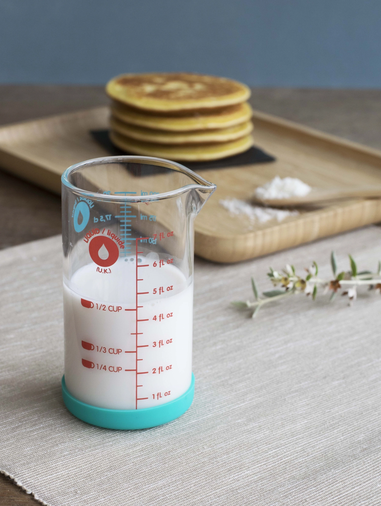 Verre doseur avec fond en silicone