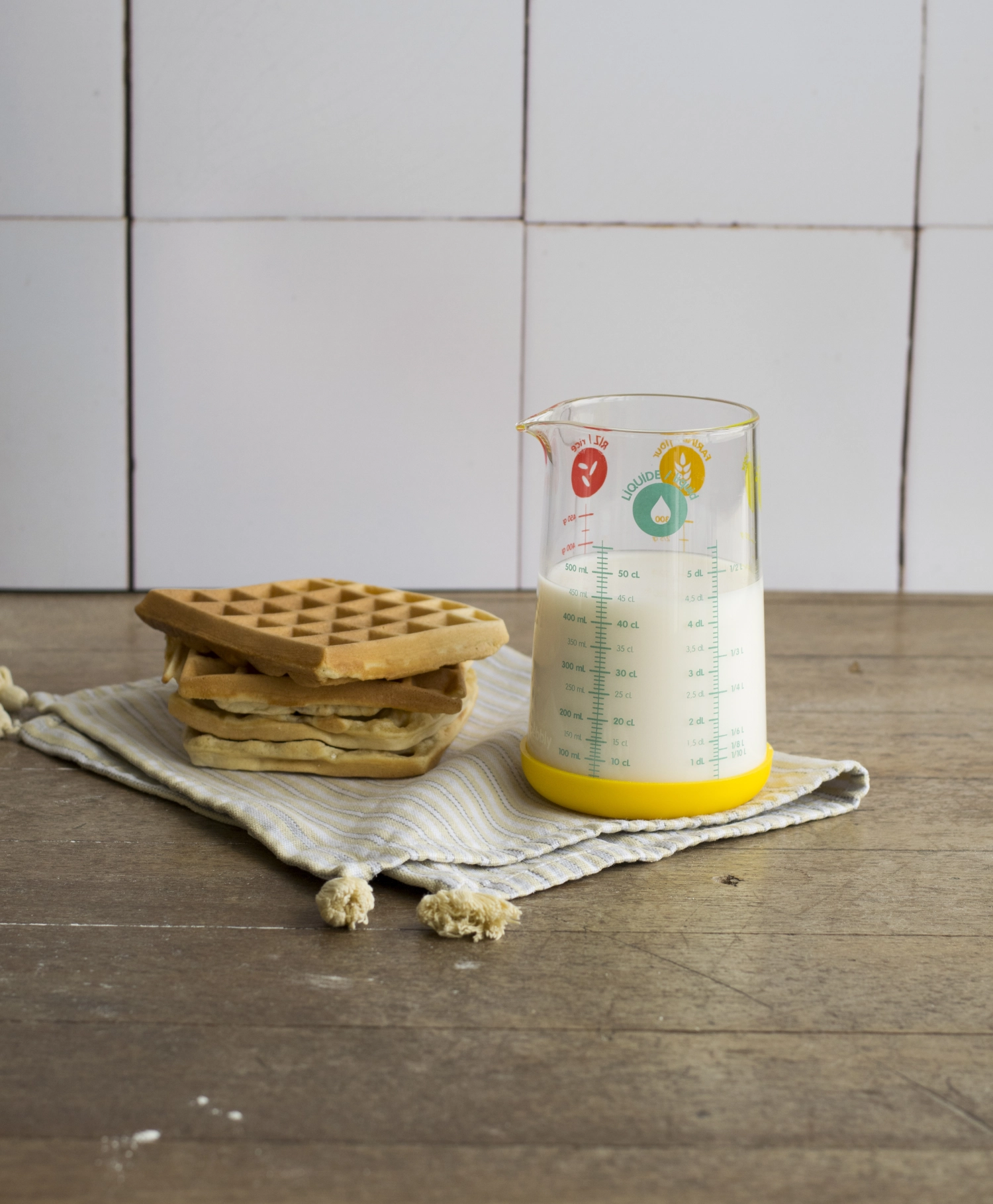 Verre doseur avec fond en silicone