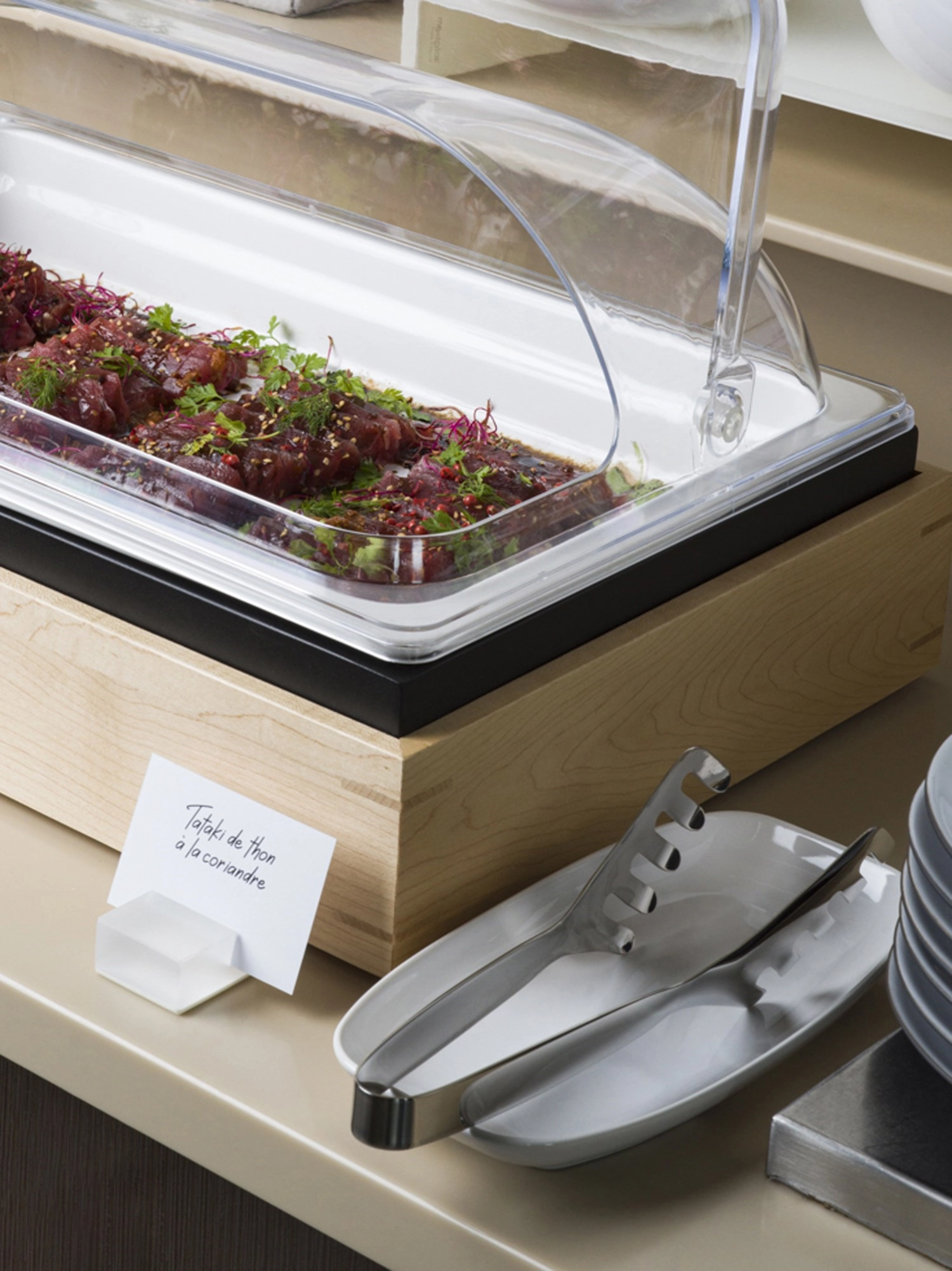 Inspired by Revol Pince à buffet a. dents