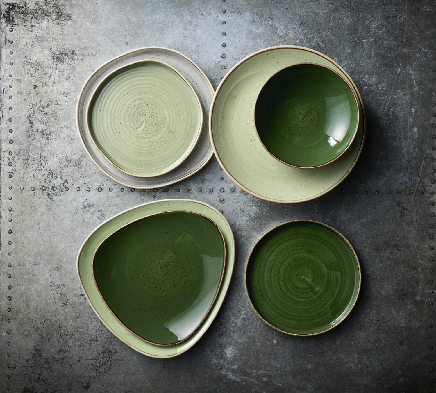 Stonecast Sorrel Green Coupe Teller flach