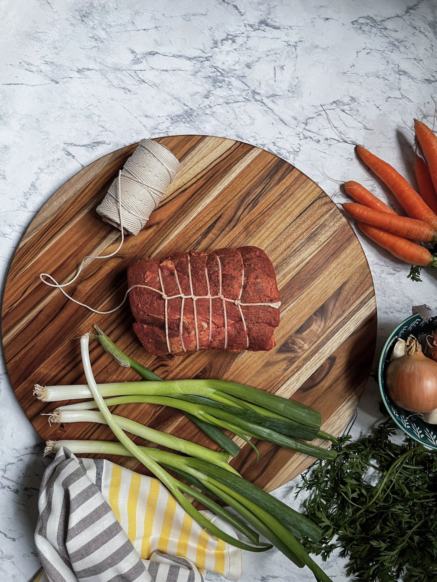 Scandi Planche à découper avec rainure à jus et poignées