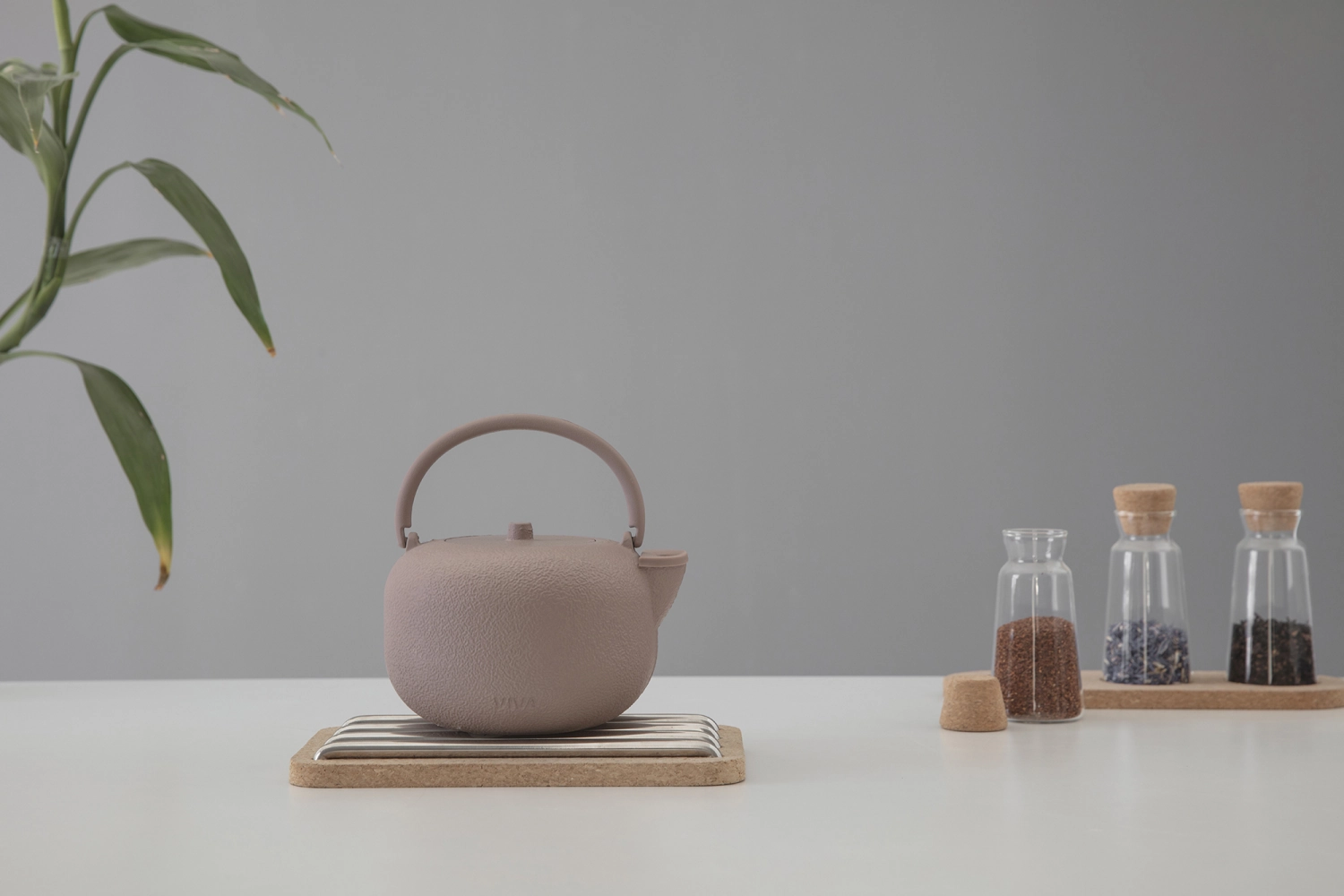 Saga théière en fonte