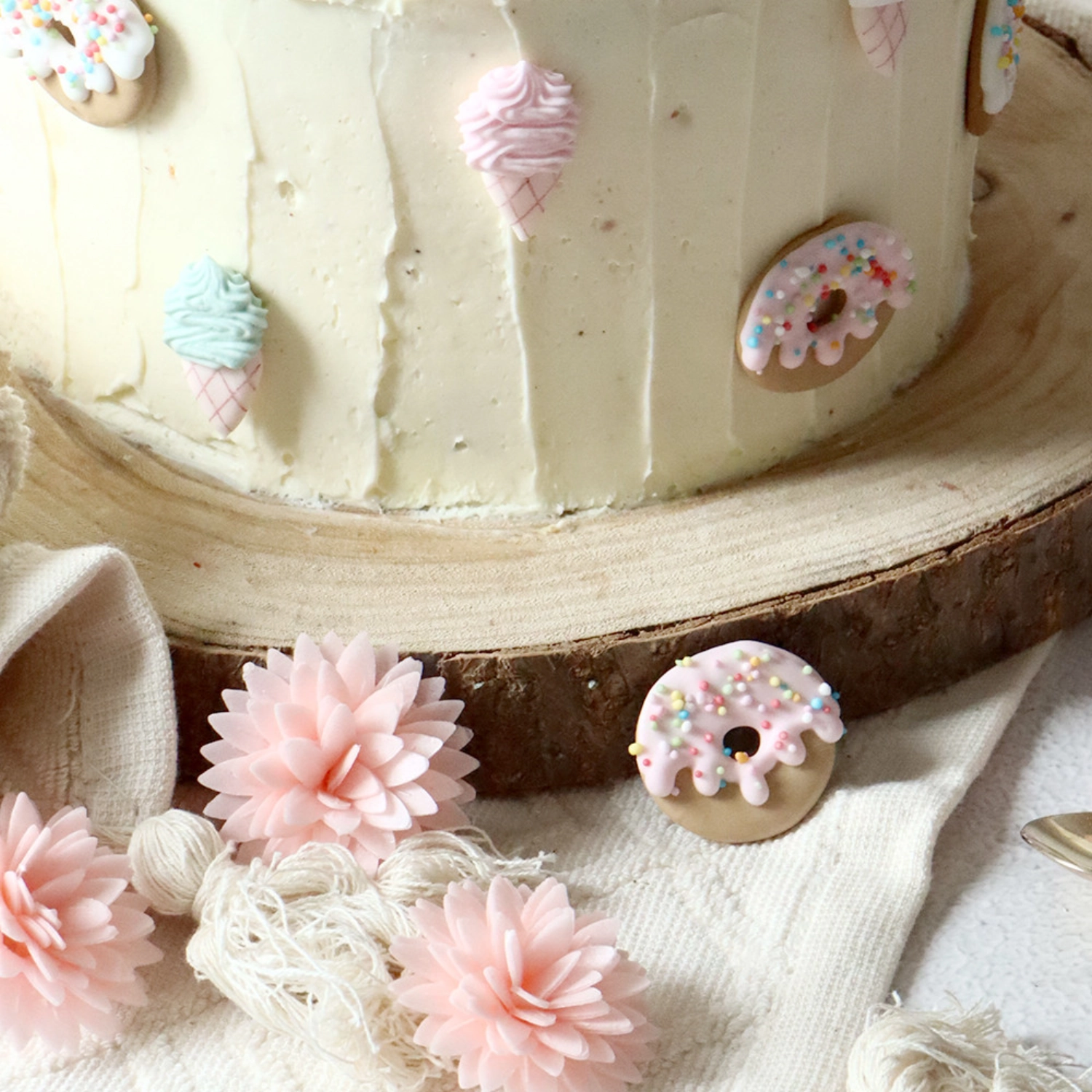 Zuckerdekor mit 7 Eis und Donut Sujets