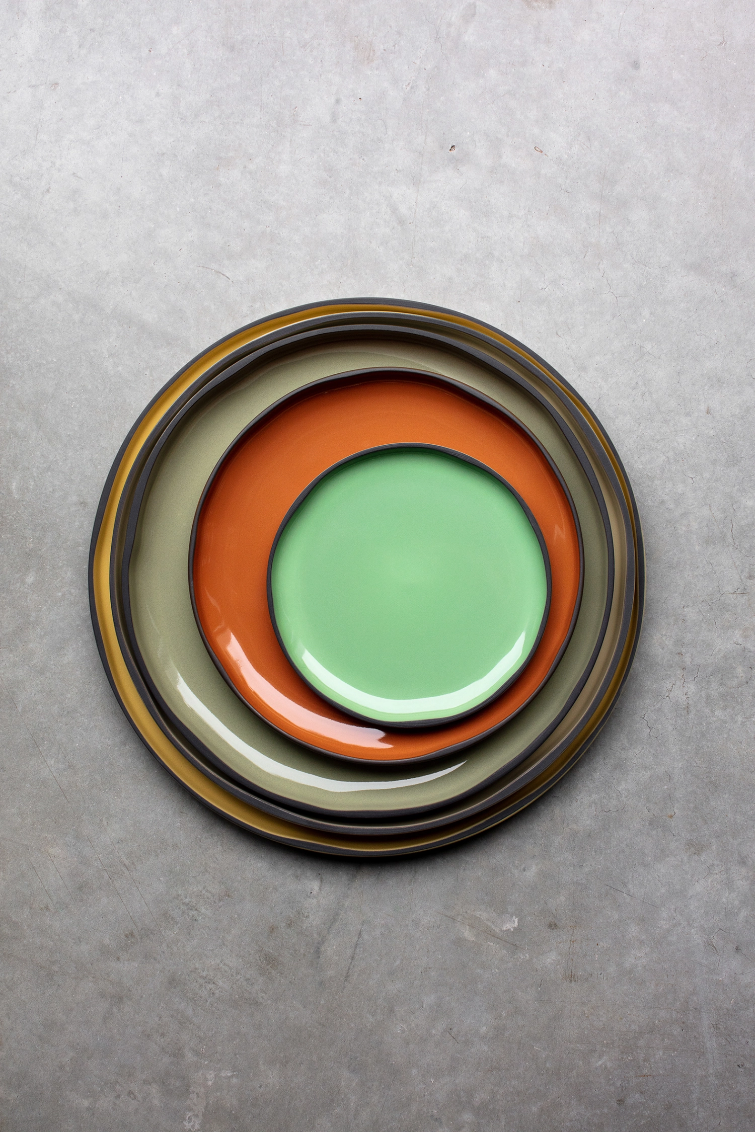 Caractère  assiette basse