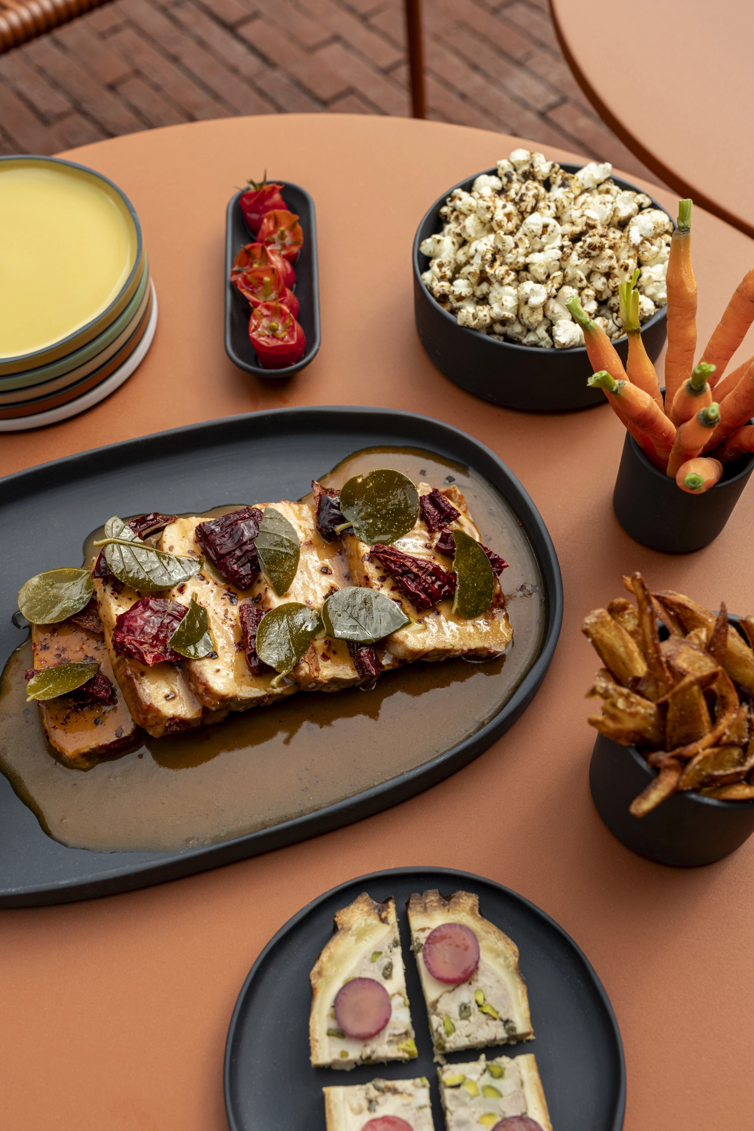 Caractère Black assiette ovale