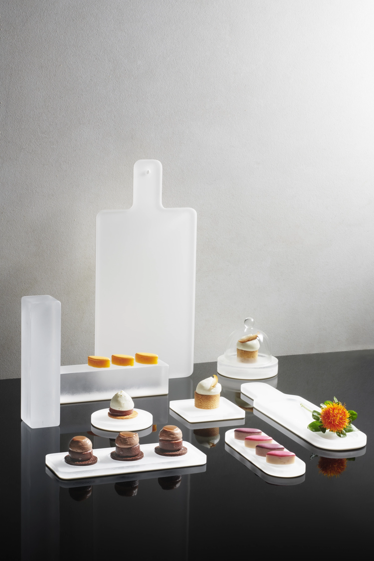 PODIUM BEURRIER AVEC CLOCHE X6
